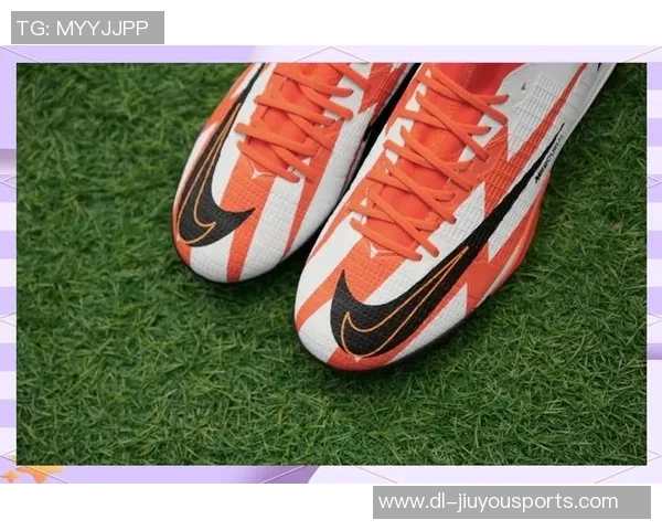 C罗在欧洲杯上穿的球鞋揭秘与性能分析